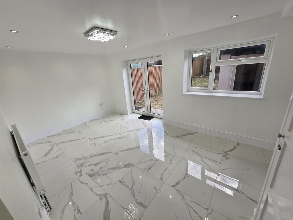 Property photo 1 of 17 Picture No. 24