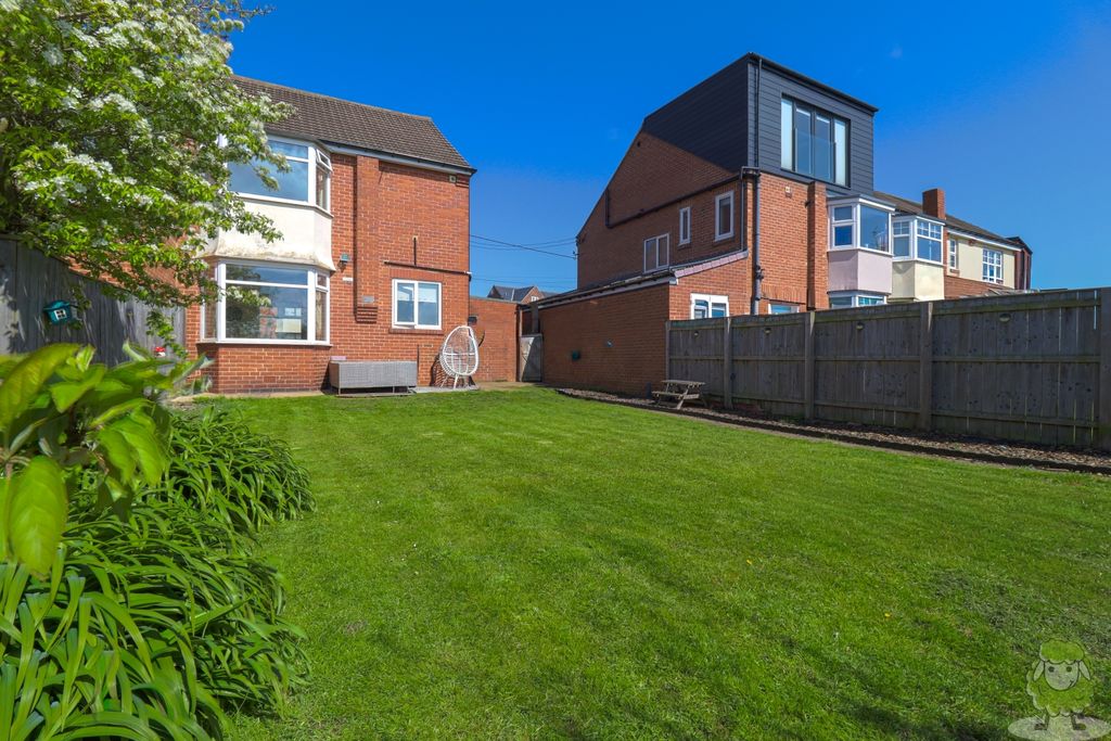 Property photo 3 of 14