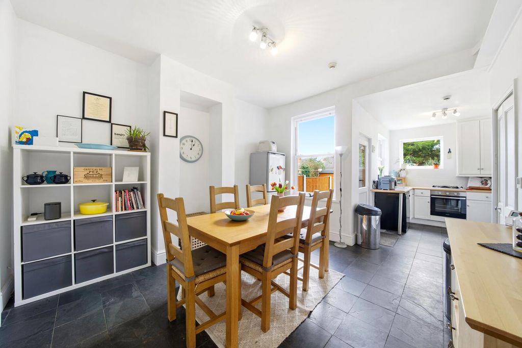 Property photo 3 of 17 Waldeck Road