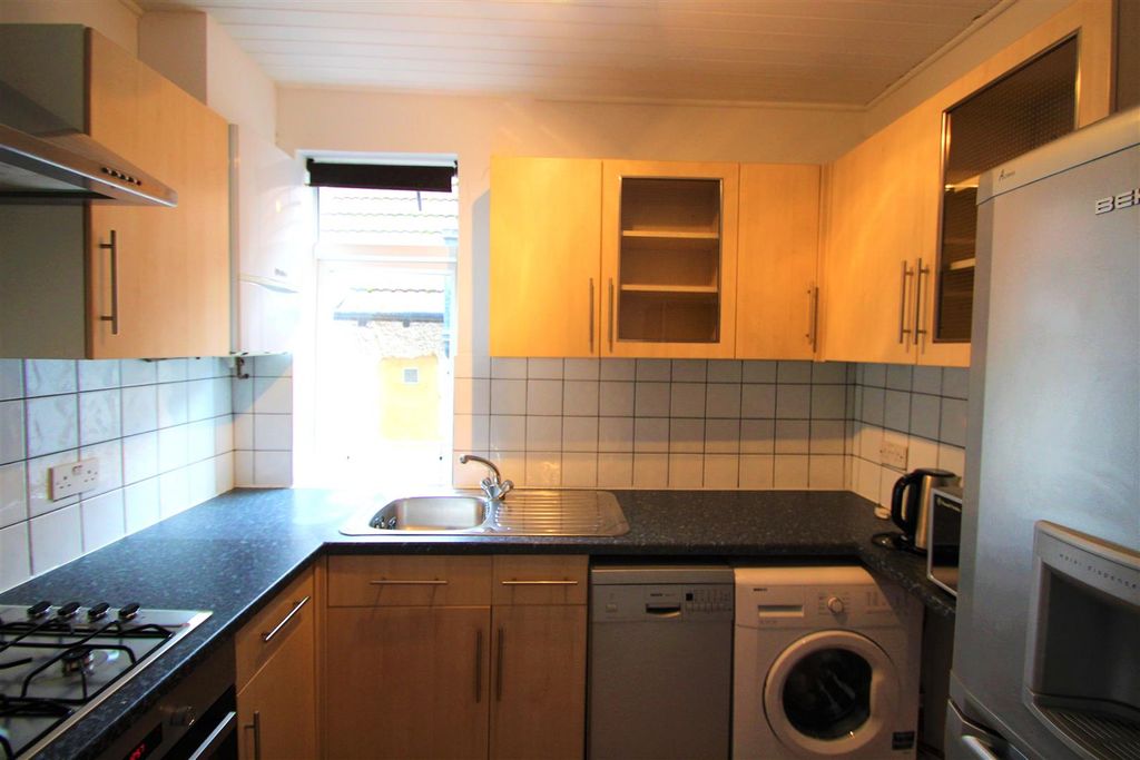 Property photo 3 of 7 Kit.Jpg