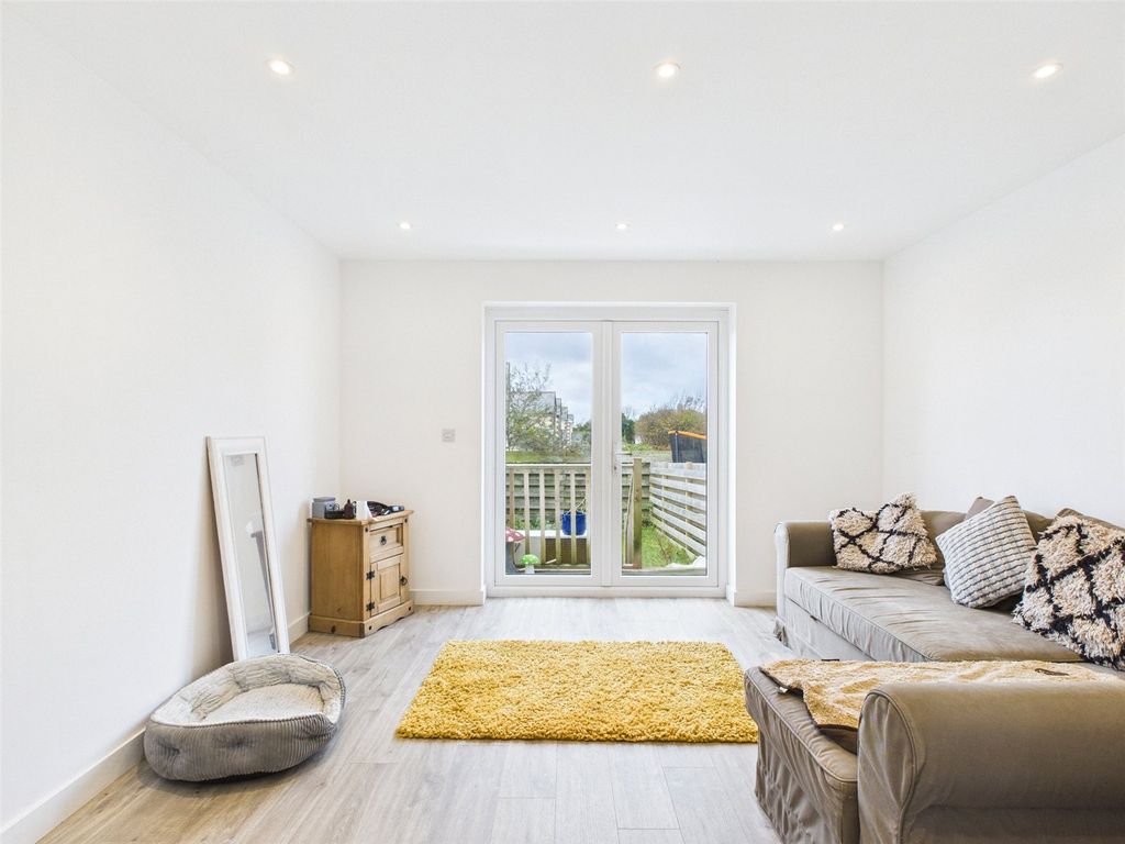 Property photo 3 of 14 Picture No. 02