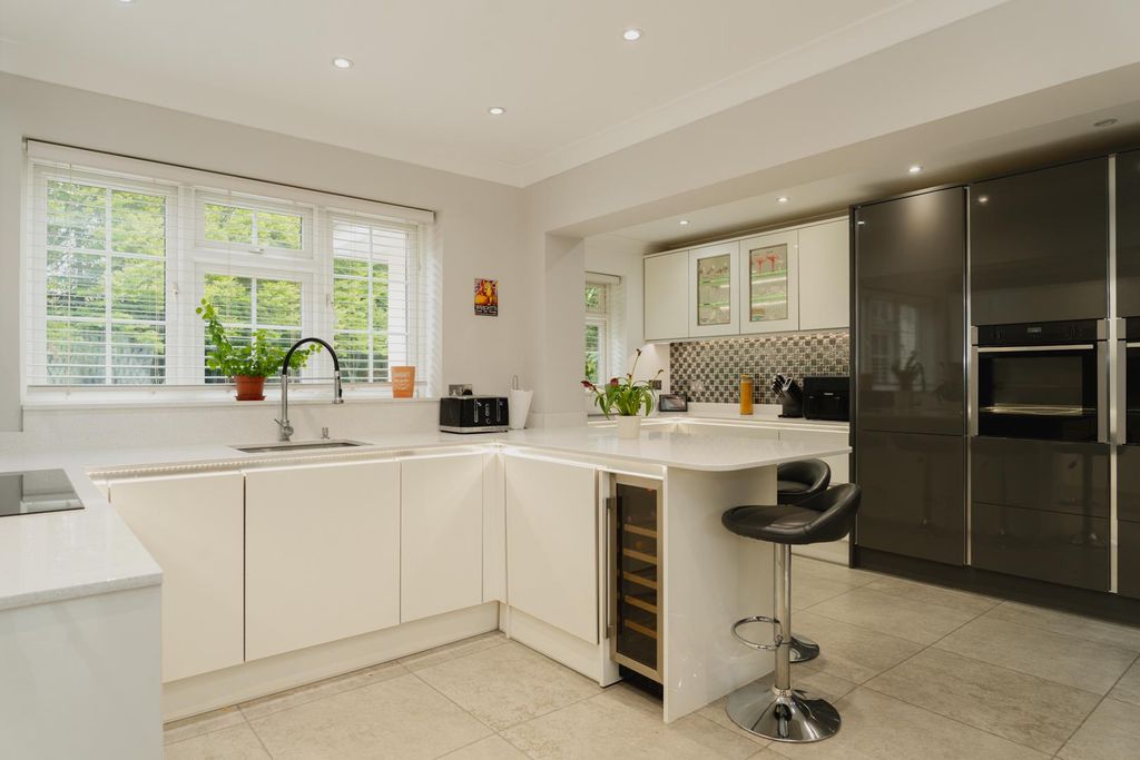 Property photo 2 of 34 Propertyportals 23.Jpg