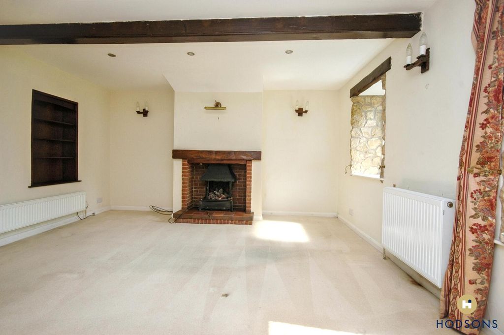 Property photo 3 of 11 Living Room