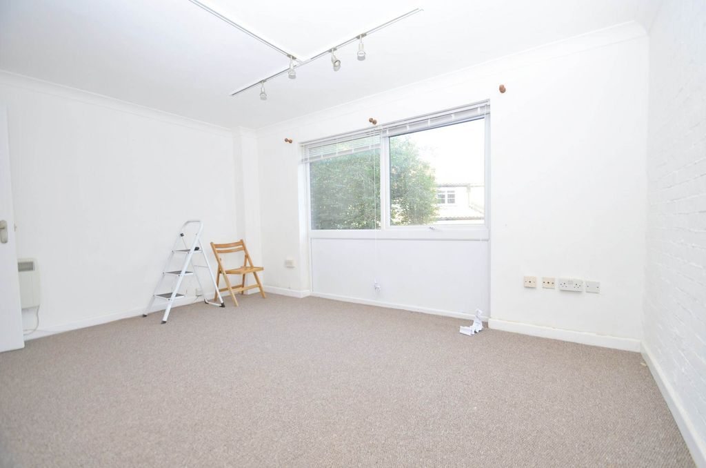 Property photo 3 of 4
