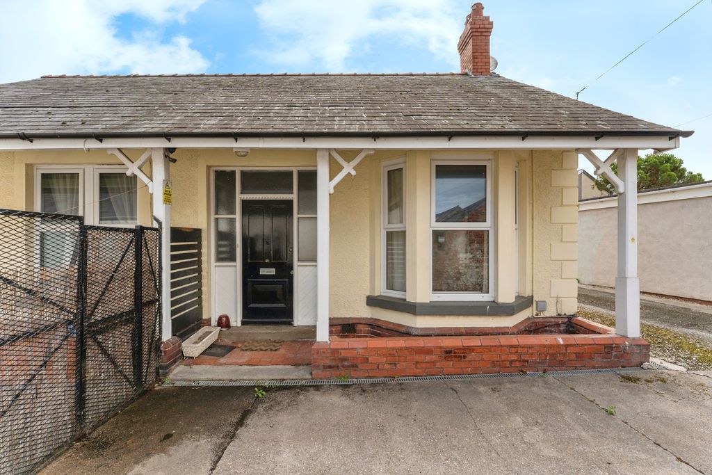Property photo 2 of 17 Photo