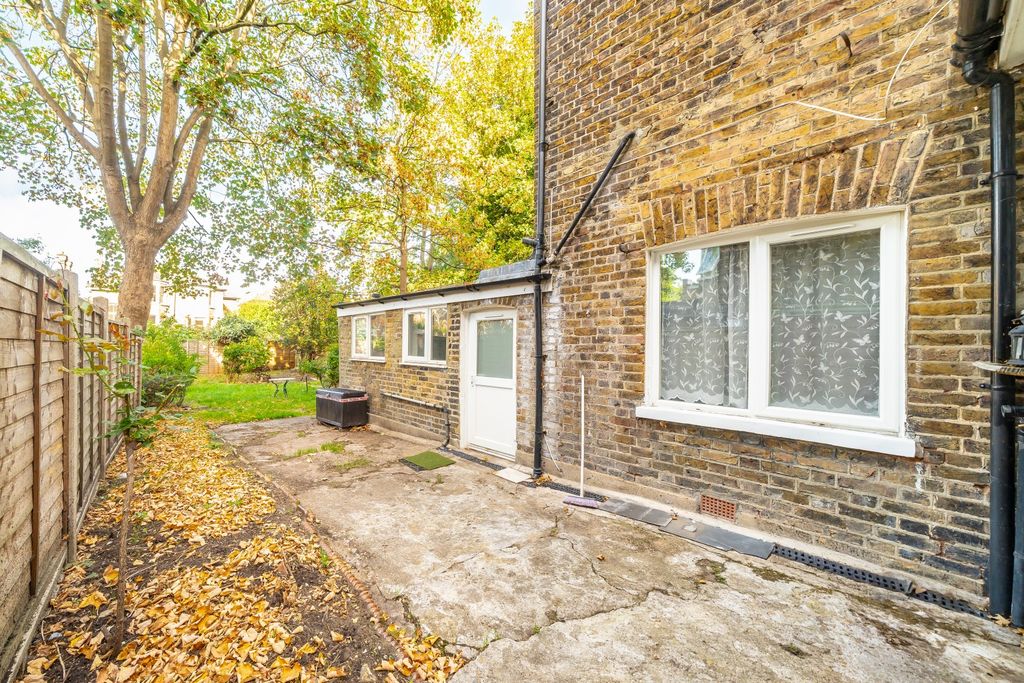 Property photo 2 of 17