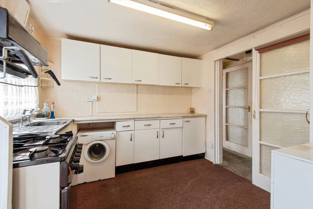 Property photo 3 of 25 Kitchen