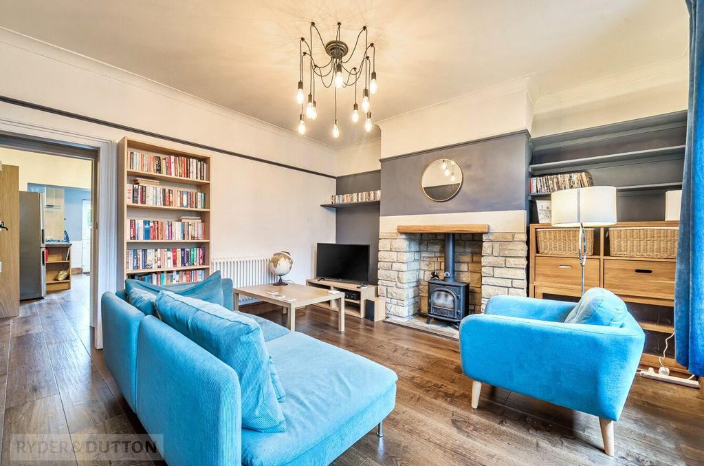 Property photo 3 of 22 Lounge