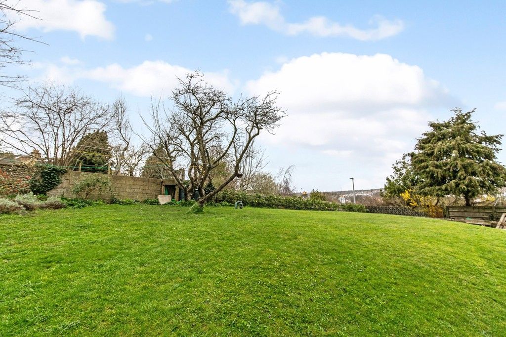 Property photo 3 of 12 Gardens