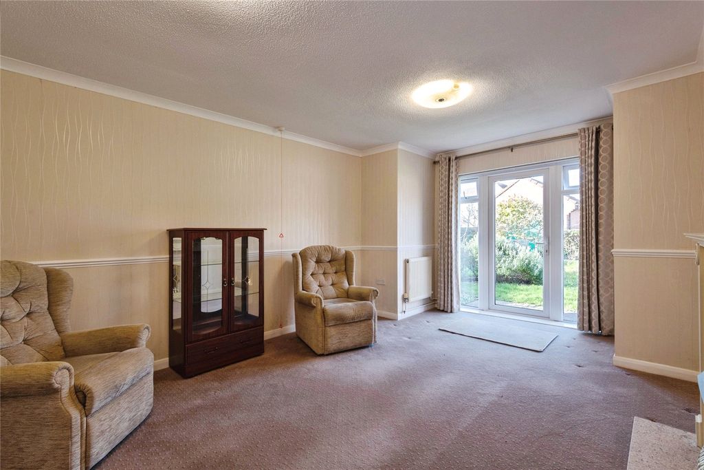 Property photo 3 of 11 Lounge