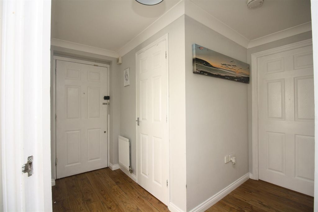 Property photo 2 of 12 Entrance Hall