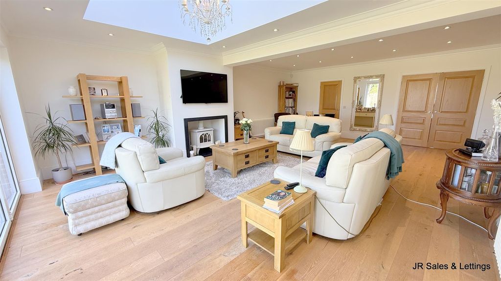 Property photo 2 of 32 Living Room