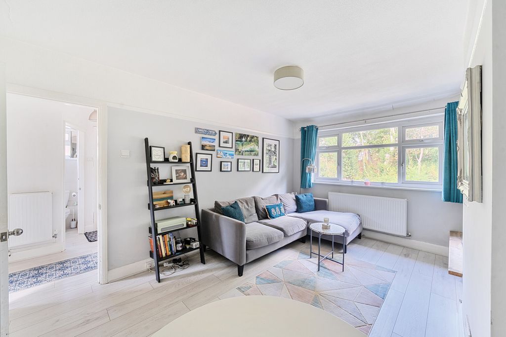 Property photo 1 of 14 1510404-18-6A85A5...