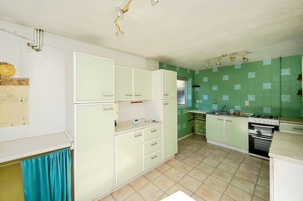 Property photo 3 of 15 Kitchen