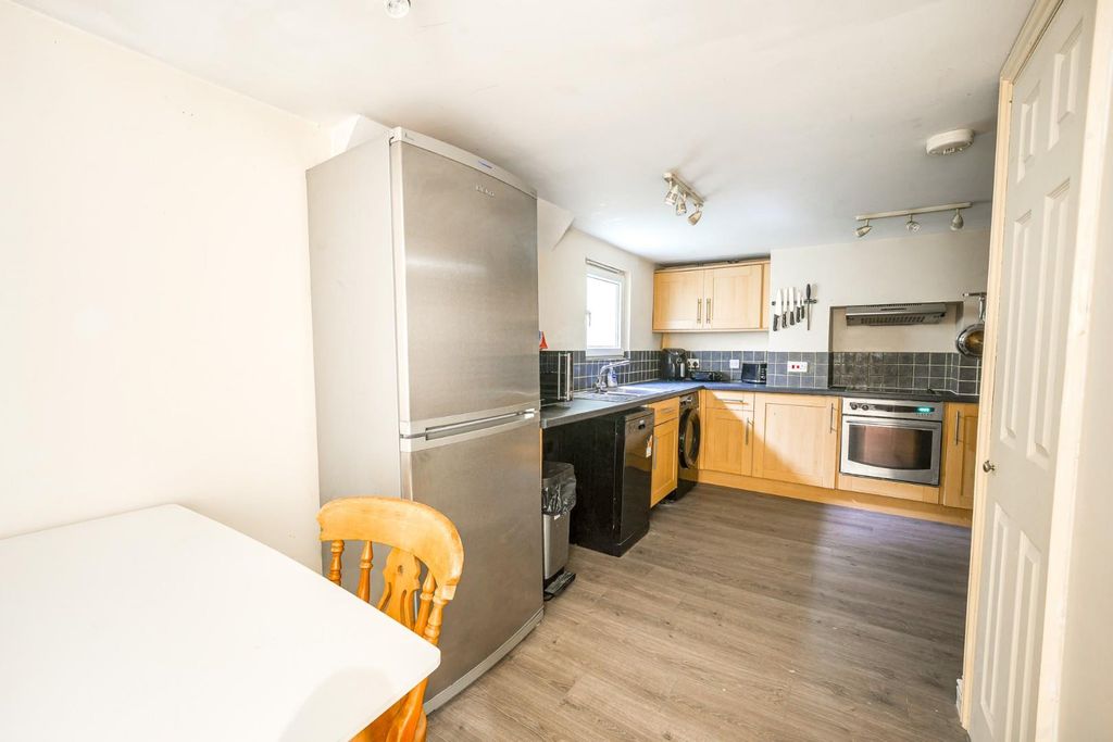 Additional image 4 of 2 bed flat for saleLake Street, Leighton Buzzard LU7