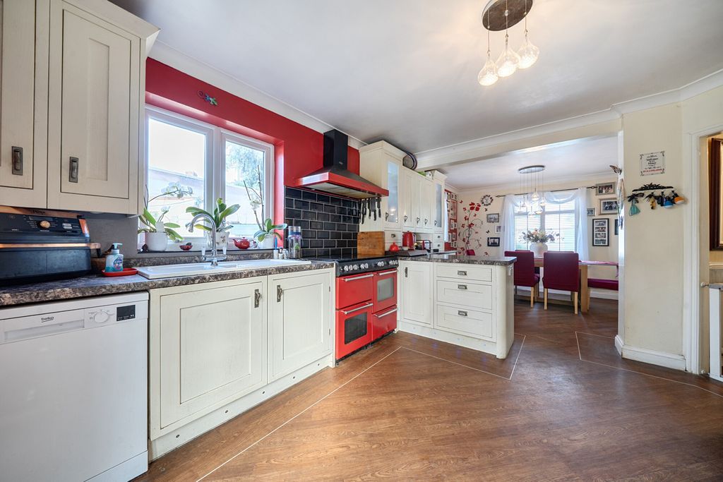 Property photo 3 of 15 Kitchen
