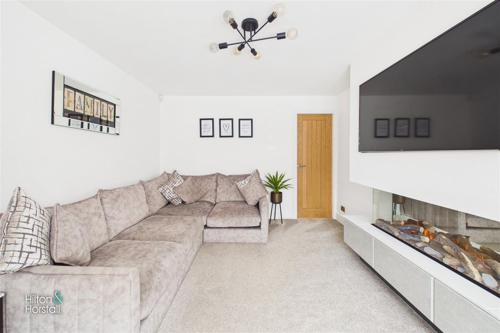 Property photo 3 of 22 The Moorings