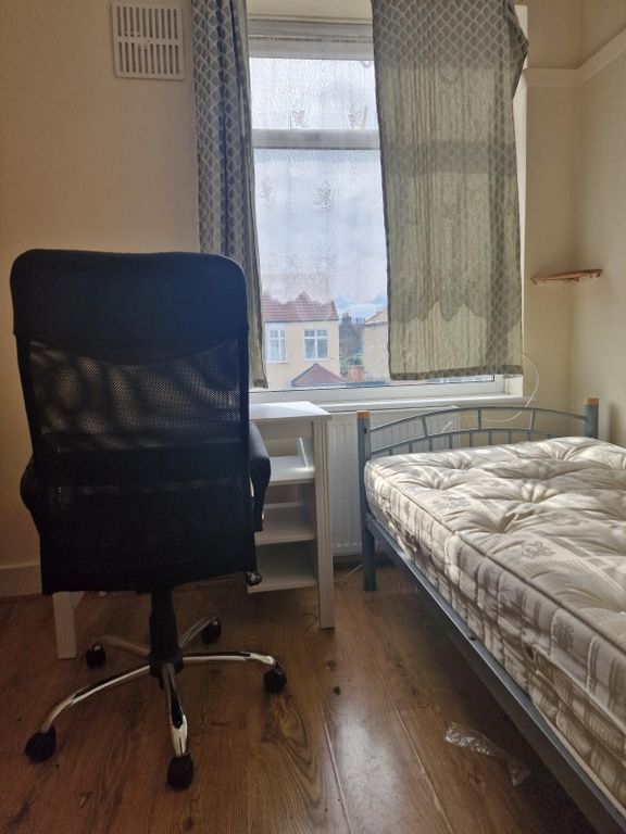 Property photo 1 of 12 Single Room To Let In Shared House Edmonton N18 Near Silver Street Station
