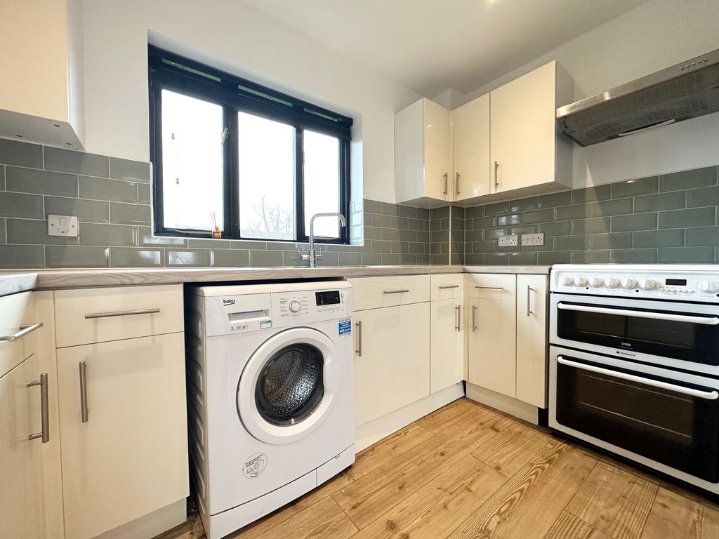 Property photo 2 of 9 Kitchen