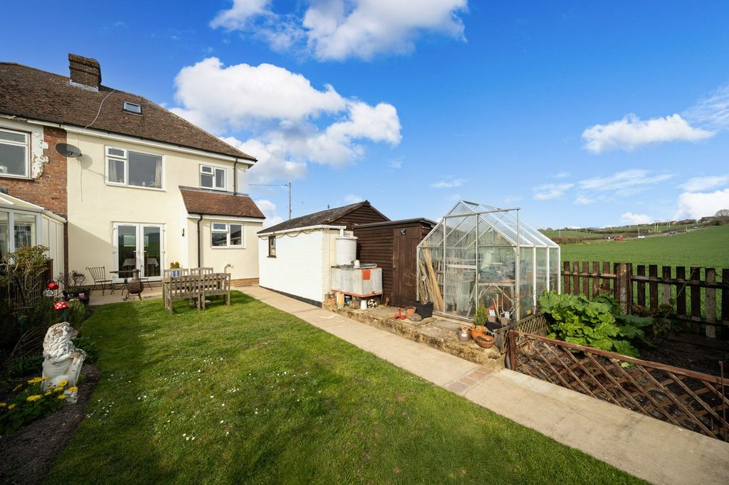 Property photo 2 of 28