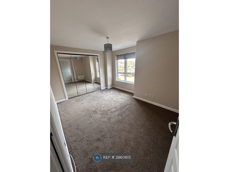 Property photo 3 of 15 Master Double Bedroom (Fitted Wardrobe)