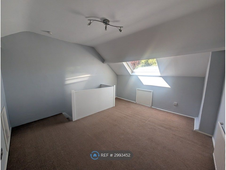 Property photo 1 of 8 Double Bedroom