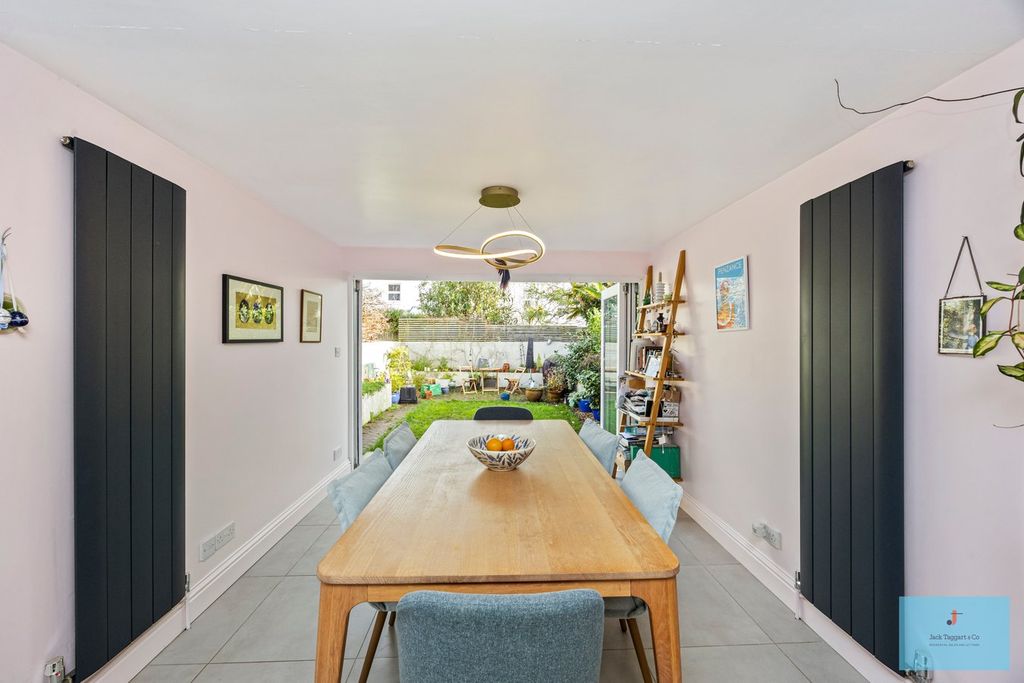 Property photo 3 of 24