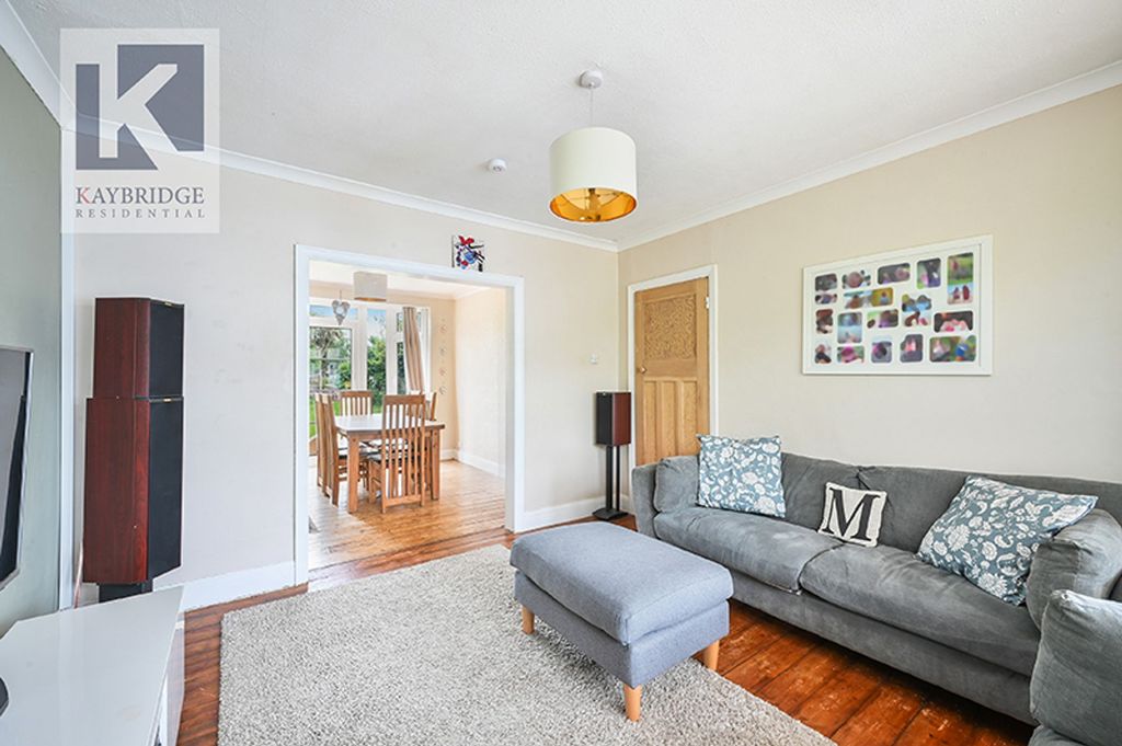 Property photo 2 of 12 Walsingham Gardens, Epsom