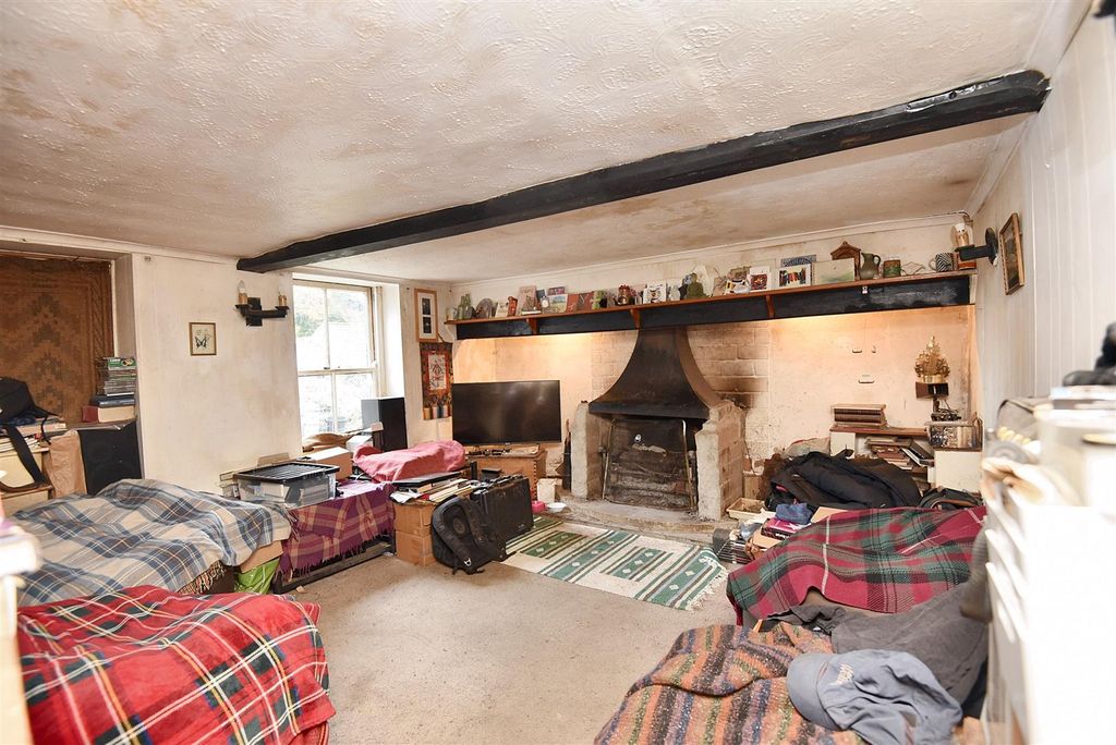 Property photo 3 of 13 Sitting Room