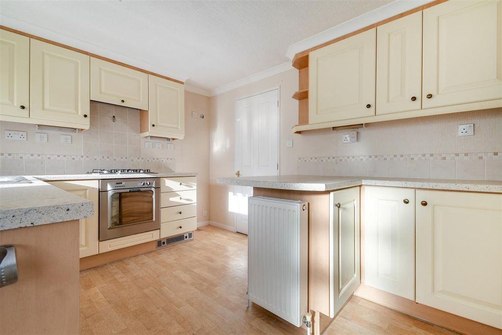 Property photo 3 of 23 Kitchen