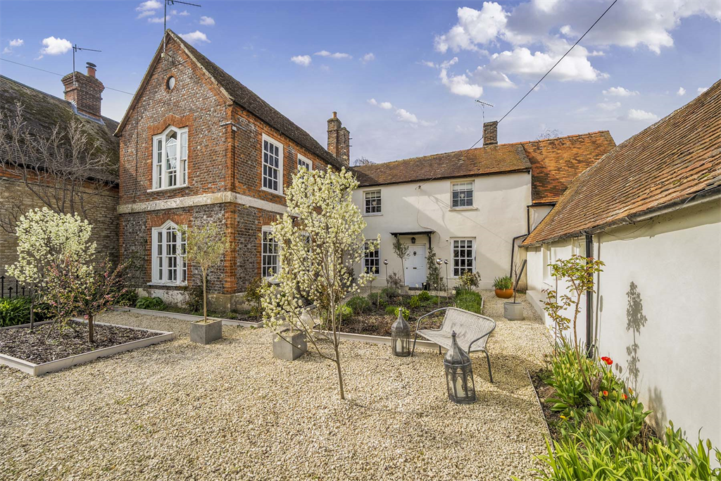 Property photo 1 of 28