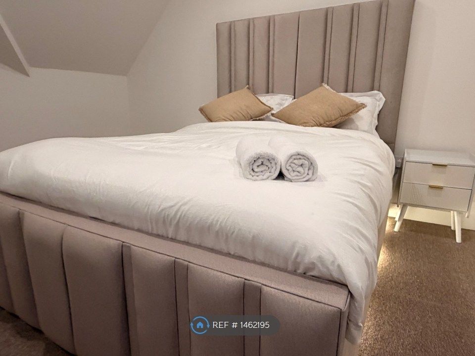 Property photo 2 of 11 Luxury King Bed