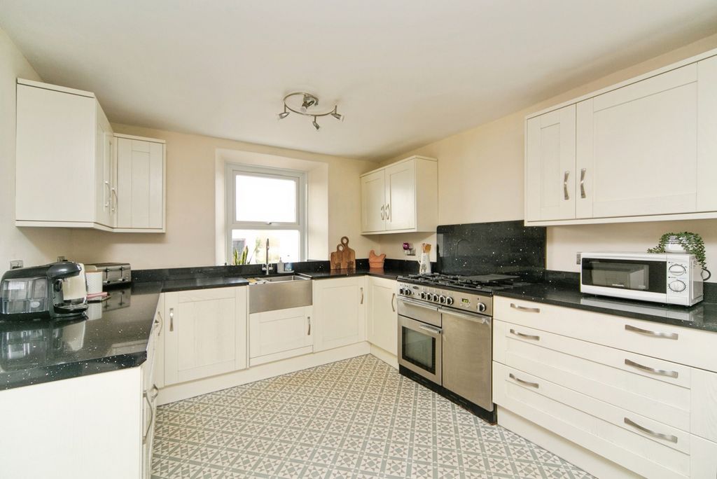 Property photo 2 of 30 Pbox-Img.Jpg