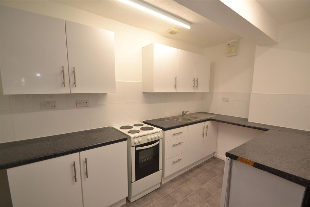 Property photo 3 of 6 Kitchen