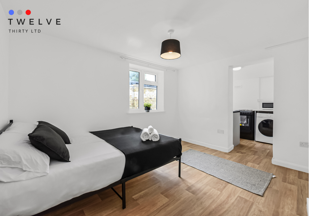 Property photo 3 of 6 Bed