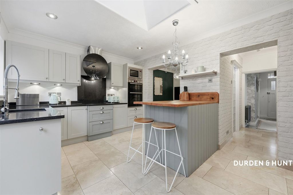 Property photo 2 of 20 Craigdale Road