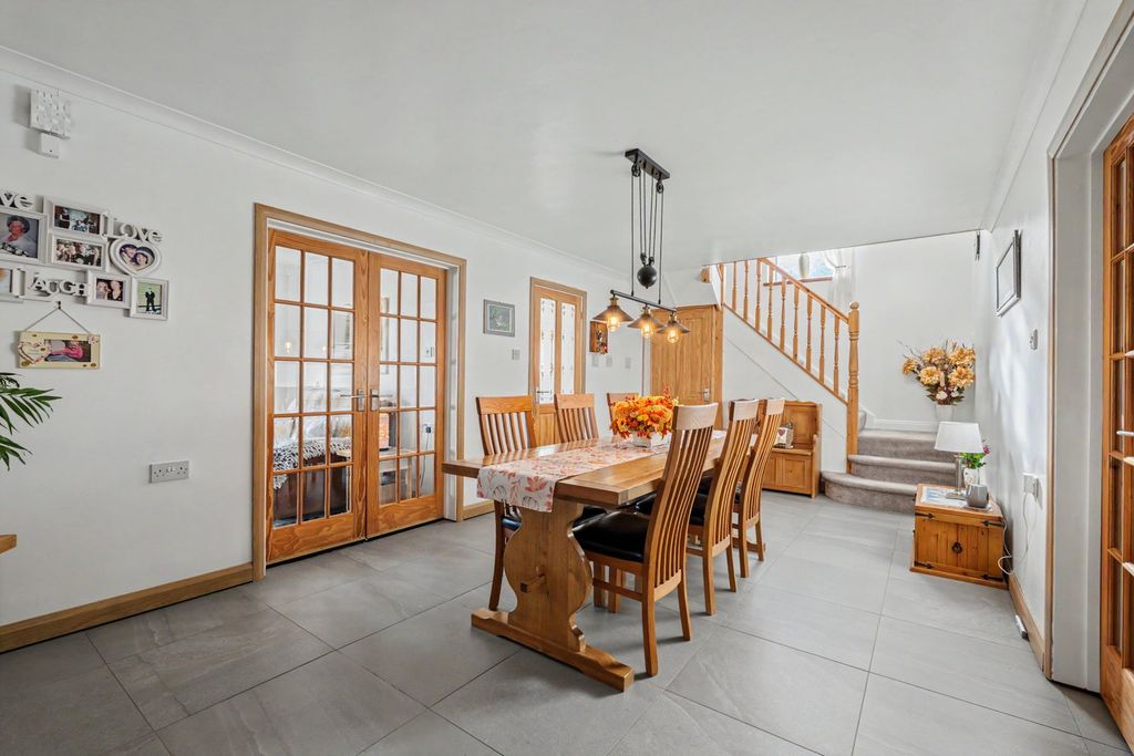 Property photo 2 of 43