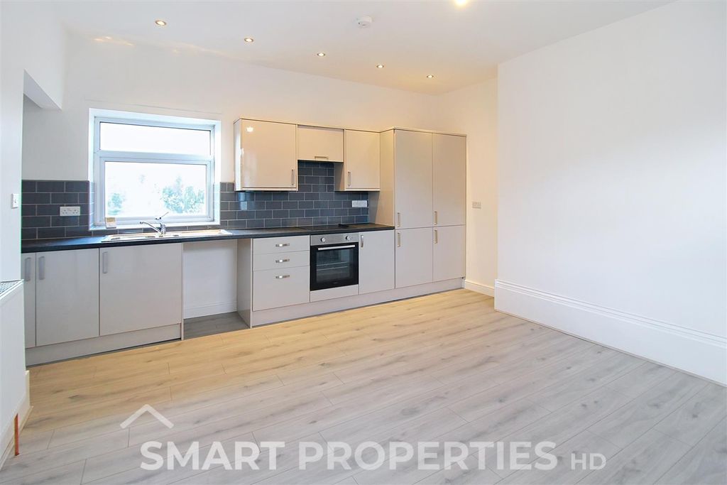 Property photo 3 of 7 276-Manchester-Rd_00004.Jpeg