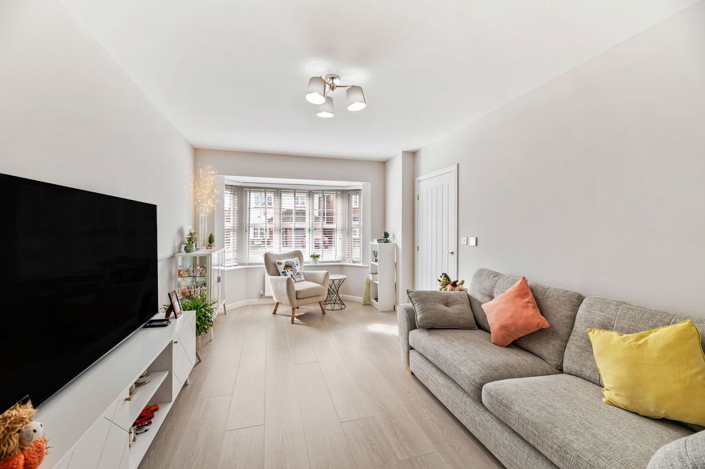 Property photo 2 of 21 Lounge