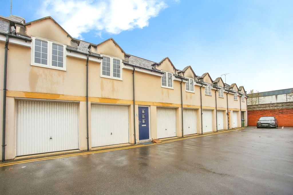 Property photo 2 of 9 Picture No. 11