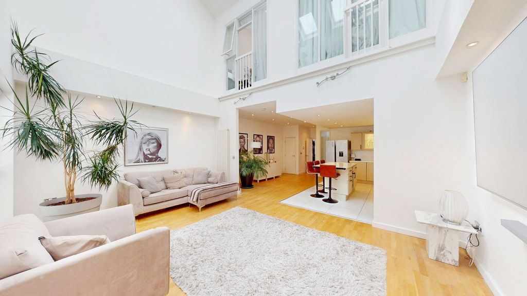 Property photo 1 of 32 Reception Room