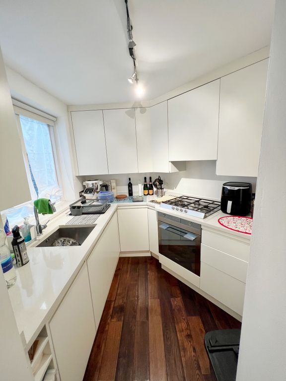 Property photo 3 of 8 Kitchen
