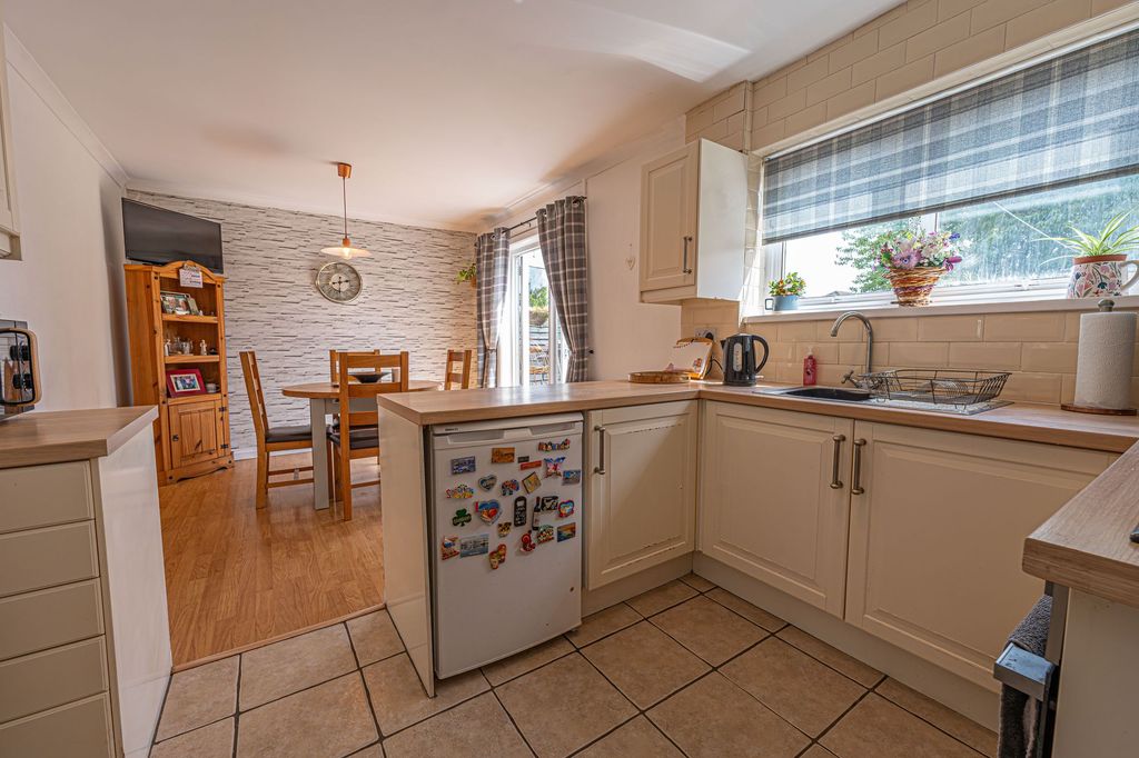 Property photo 2 of 37