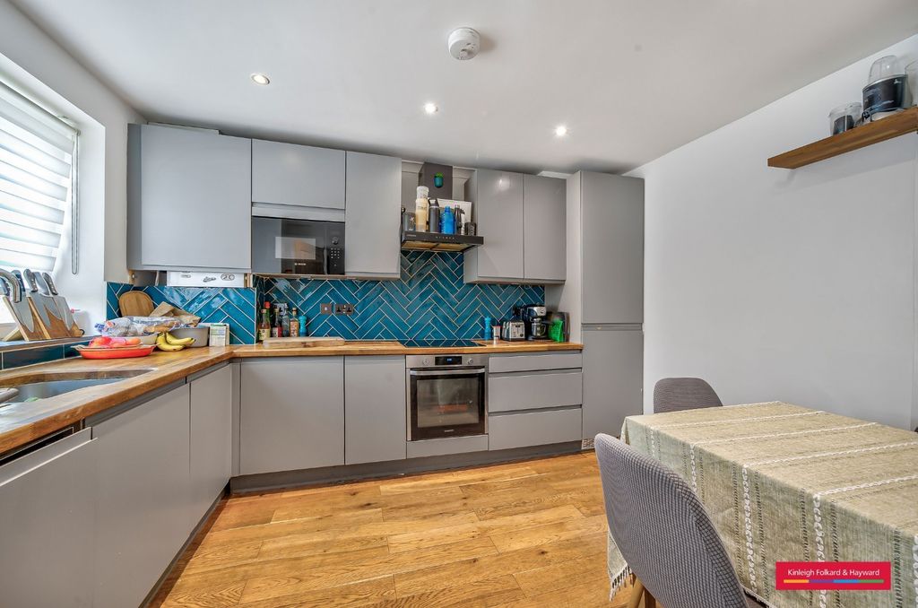 Property photo 2 of 7 Kitchen