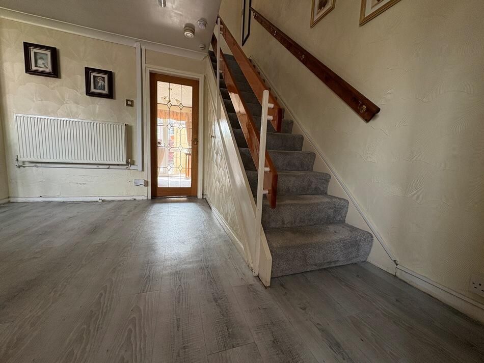 Property photo 2 of 17 Hallway