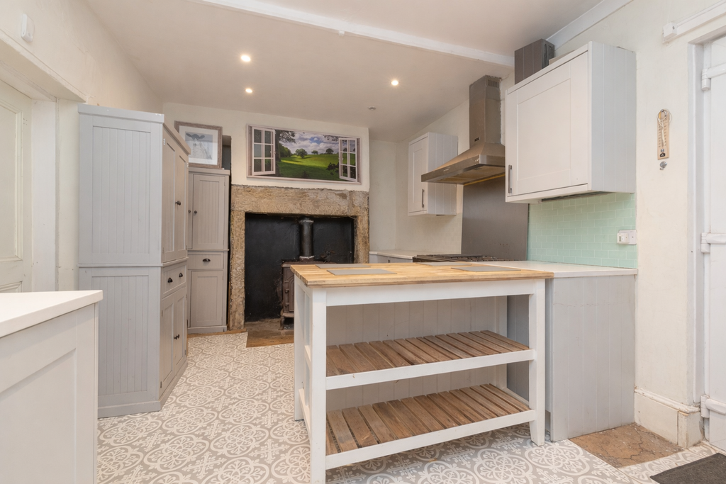 Property photo 2 of 17 Kitchen