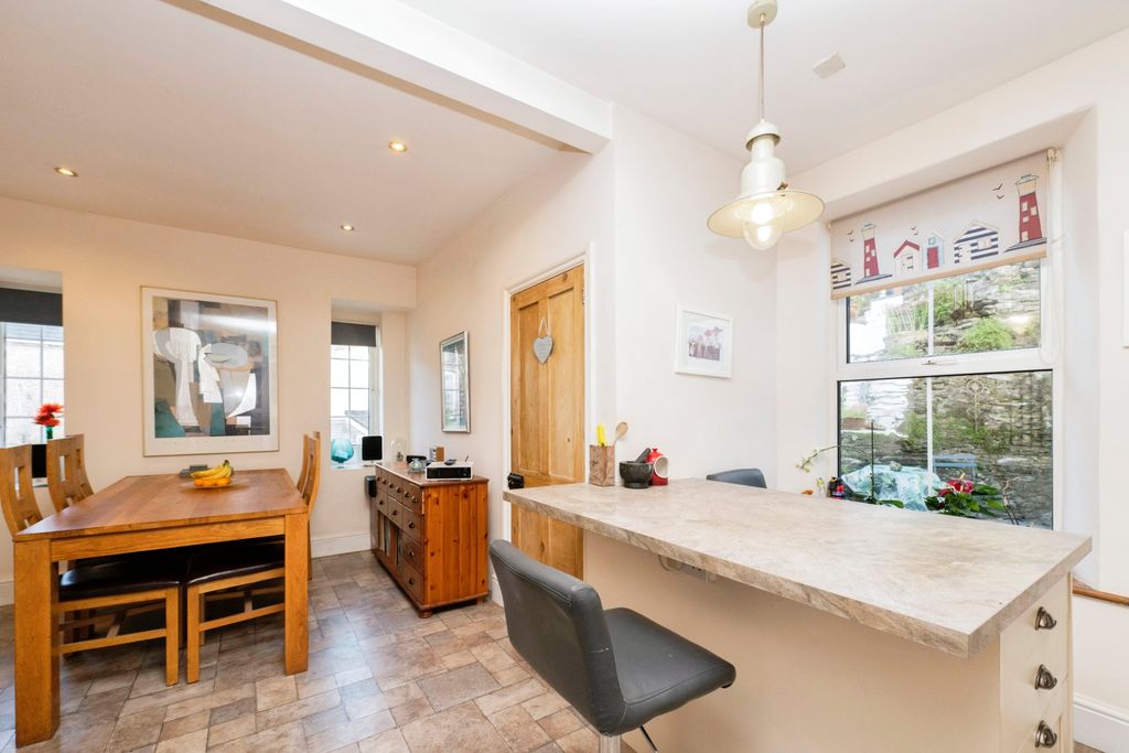 Property photo 3 of 31 Kitchen/Diner
