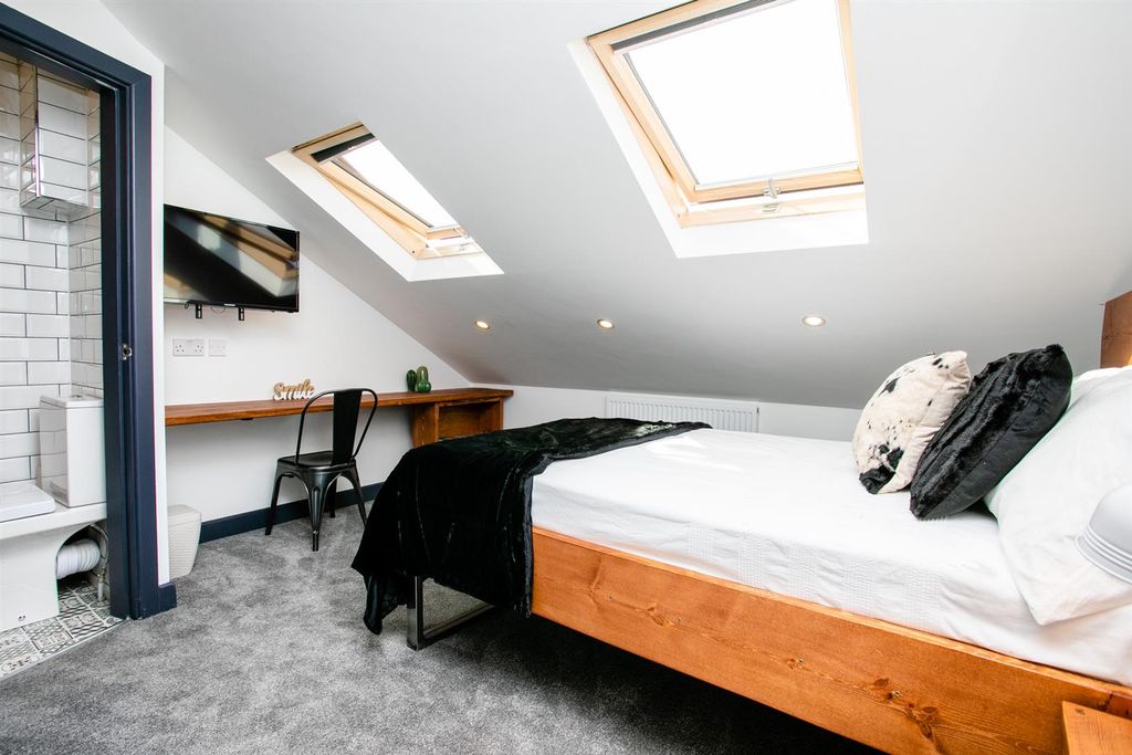 Property photo 2 of 8 52 Argyll Street-2.Jpg