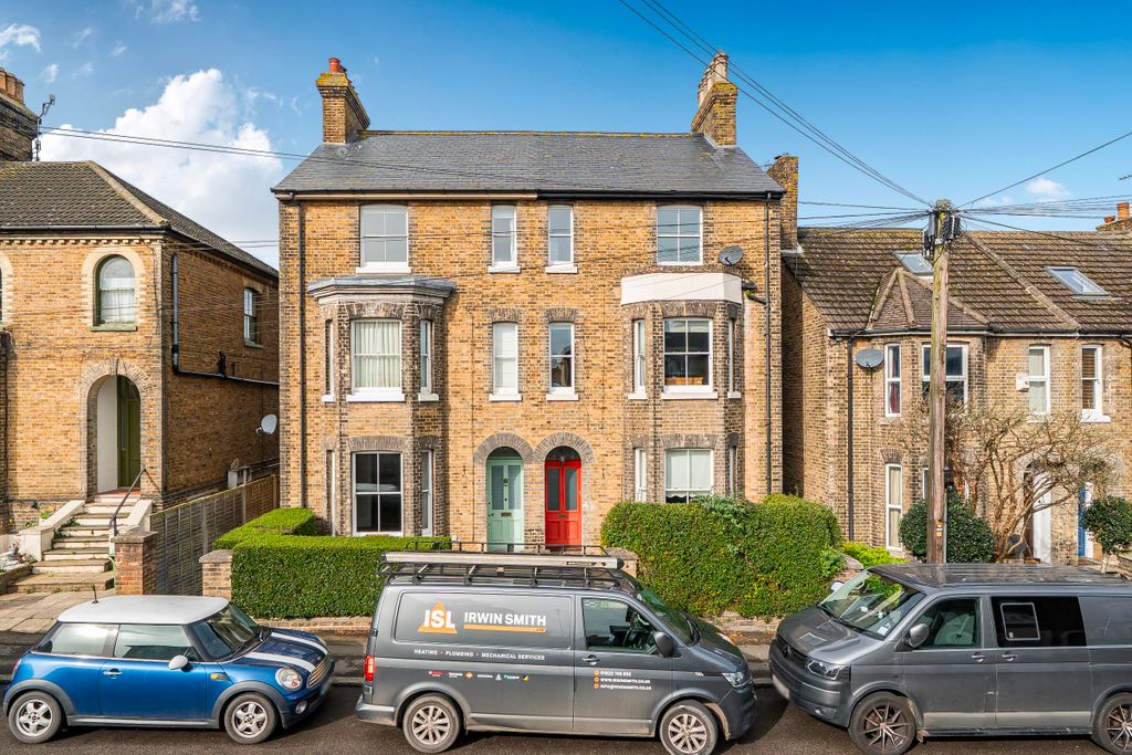 Property photo 1 of 18