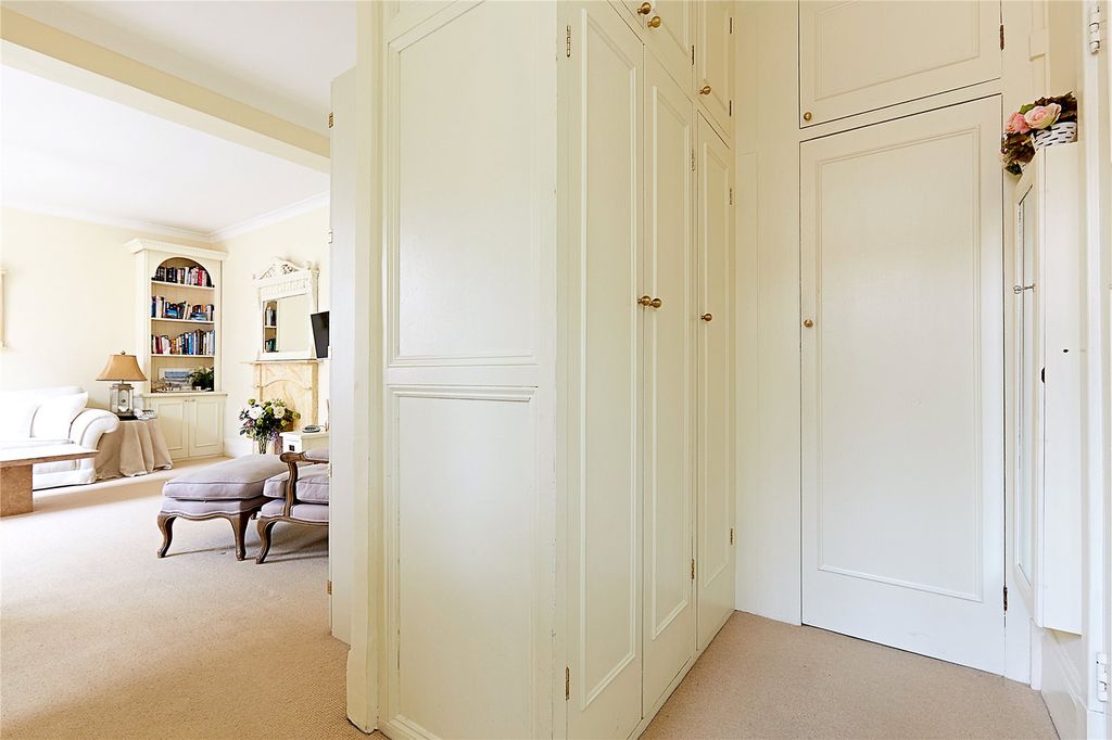 Property photo 3 of 9 Hall/Storage